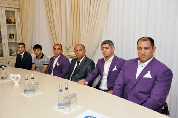Zakir Fərəcov Olimpiya və Paralimpiya Oyunlarında iştirak edəcək Sumqayıt idmançıları ilə görüşdü - FOTOLAR