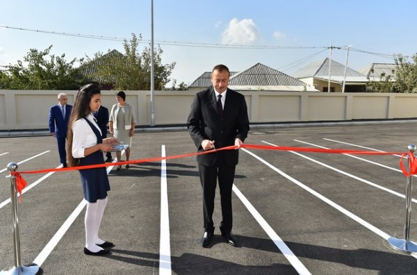 Prezident İlham Əliyev Bakıda orta məktəbin yeni binasının açılışında iştirak edib -FOTO