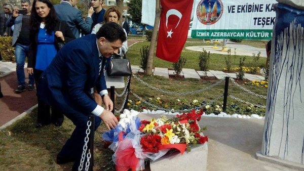 Xocalı soyqırımı qurbanlarının xatirəsi İzmirin Bornova bölgəsində anılıb - FOTOLAR