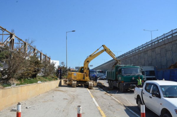 Abşeron rayonu ərazisindən keçən Sumqayıt və Şamaxı istiqamətindəki avtomobil yolları təmir olunur