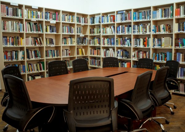 Qərb Universiteti kitabxanasını abituriyentlər üçün açıq elan edib