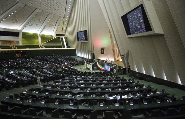 İran parlamentində atışma: Yaralılar var 