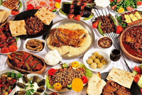 Məşhur kulinardan MÜRACİƏT: Sahurda və iftarda kolbasa-sosiska yeməyin!  