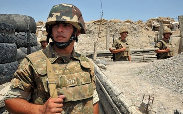 Ermənistan ordusunda “dedovşina” -Zabitlər əsgərləri alçaldırlar