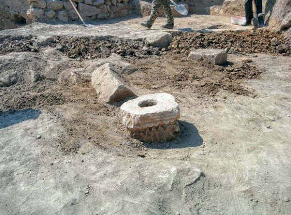 Ermənilər Ağdamın Şahbulaq qalasında qanunsuz arxeoloji qazıntı işləri aparır