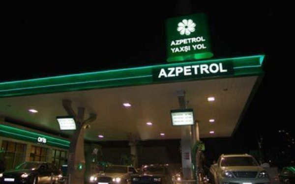 “Azpetrol”dan benzin alanlar narazılıq edirlər - Şirkət ittihamlara cavab verdi  