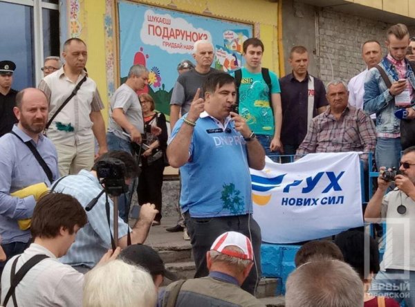 Ukrayna qarışır: Saakaşvili Kiyevə gedir - Maydanda mitinq