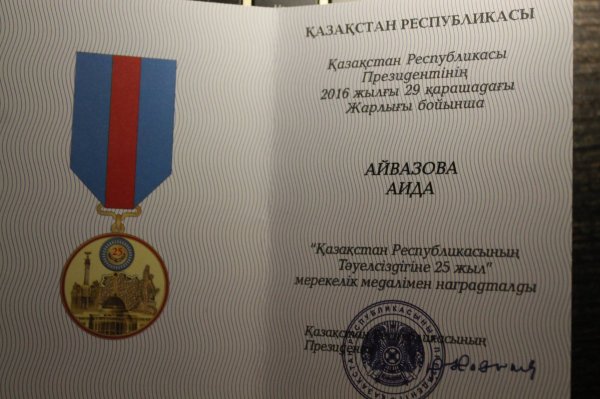 Qazaxıstan Prezidenti sumqayıtlı jurnalistə medal verdi - FOTO