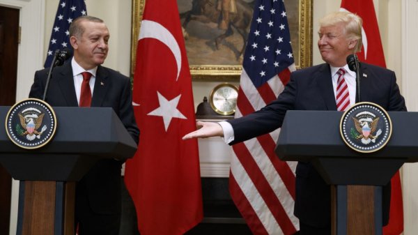 Amerika Türkiyə ilə oynayırmı? – Politoloqlar AÇIQLAYIR