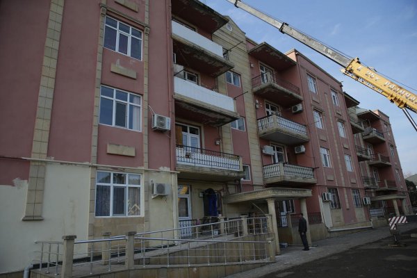 Mehriban Əliyevanın tapşırıq verdi - Cəlilabadda əlillər üçün yaşayış binasının əsaslı təmirinə başlanıldı