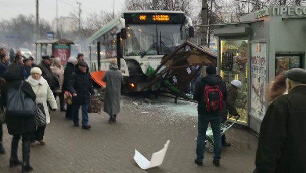 Moskvada avtobus dayanacağa girib, ölənlər var