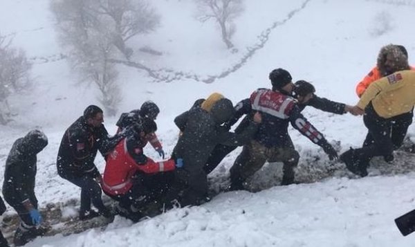 Türkiyədə daha bir avtobus uçuruma düşdü: 40 yaralı