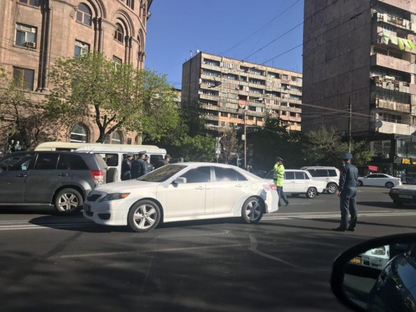 Yerevanda tələbələrlə polis arasında toqquşma baş verib