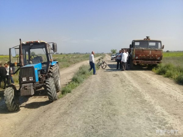 Sabirabadda traktorun aşması nəticəsində ölən 6 nəfər qohumdur - FOTO