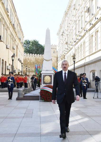 Prezident Azərbaycan Xalq Cümhuriyyətinin şərəfinə ucaldılmış abidəni ziyarət etdi -FOTO