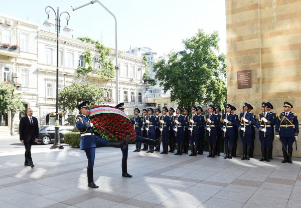 Prezident Azərbaycan Xalq Cümhuriyyətinin şərəfinə ucaldılmış abidəni ziyarət etdi -FOTO