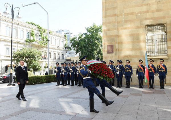 Prezident Azərbaycan Xalq Cümhuriyyətinin şərəfinə ucaldılmış abidəni ziyarət etdi -FOTO