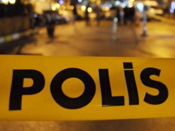 Bölmədə DƏHŞƏT - Polis iş yoldaşının boğaznı kəsdi - VİDEO