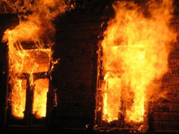 Bakıda 6 otaqlı ev yandı