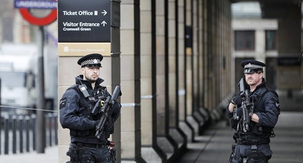 Londonda parlamentə yönəlmiş terror şübhəsi var