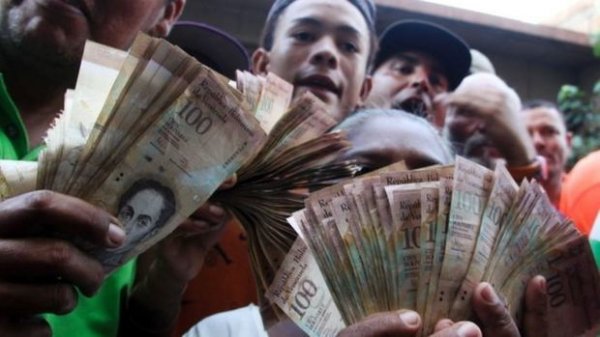 Venesuelada maaşları 60 dəfə artırdılar