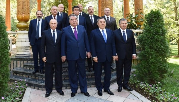 İlham Əliyev MDB Dövlət Başçıları Şurasının görüşündə iştirak edib - FOTOLAR