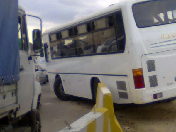 Bakıda sərnişinlə dolu avtobus "Prado" ilə toqquşdu - Tıxac yarandı