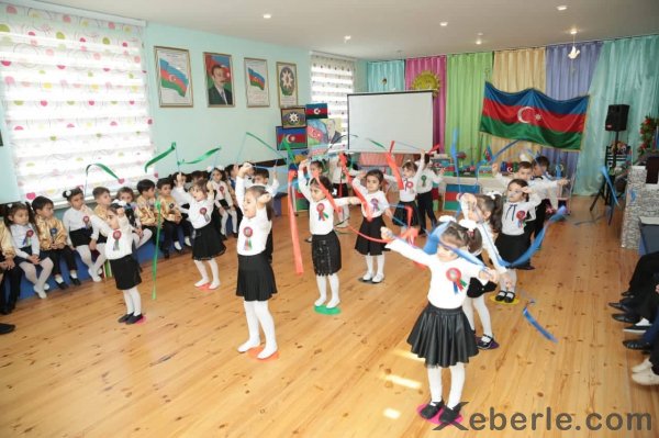 Sumqayıtda uşaq bağçasında Dövlət Bayrağı Günü qeyd olunub - FOTOLAR