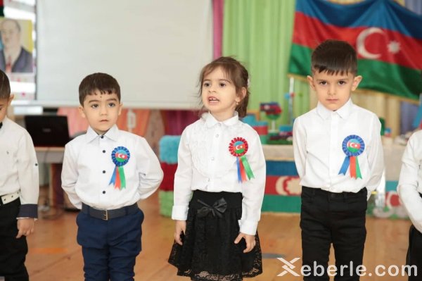 Sumqayıtda uşaq bağçasında Dövlət Bayrağı Günü qeyd olunub - FOTOLAR