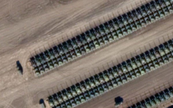 Sərhədin cəmi 18 kilometrliyində yüzlərlə rus tankı, minlərlə hərbi maşın... - FOTO
