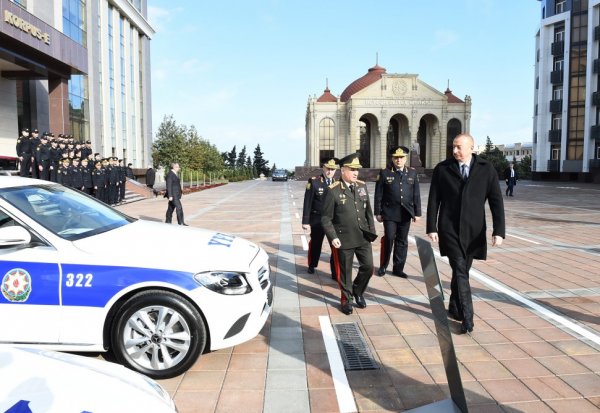 Prezident yol polislərinə verilən maşınlara baxdı - FOTO