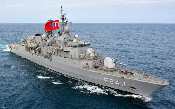 NATO gəmiləri Gürcüstanın ərazi sularına daxil olub