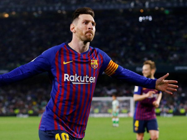 Messi ayın oyunçusu seçildi FOTO