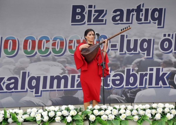 10 milyonuncu sakinə görə Sumqayıt bulvarında konsert oldu – FOTO