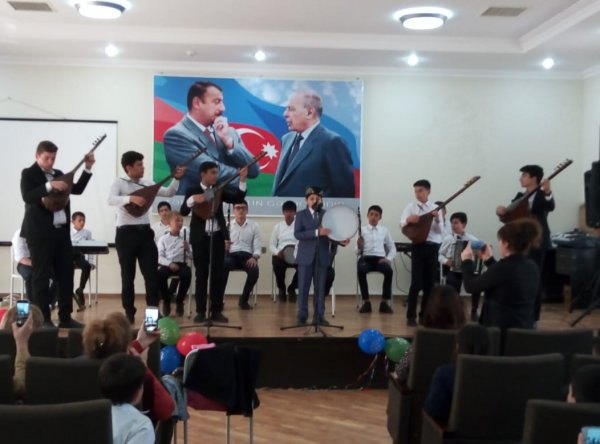 Abşeron musiqi məktəbinin kollektivi Bakıda konsert verdi - FOTOLAR