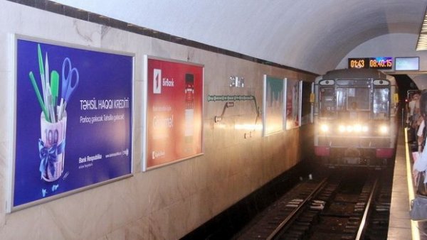 Bakı metrosunda insident — Sərnişin relsin üstünə tullandı