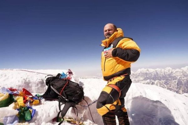 Azərbaycanlı alpinist Everesti fəth etdi