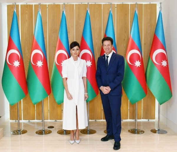 Mehriban Əliyeva MEDEF Biznes Şurasının prezidenti ilə görüşdü - FOTO