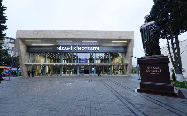 İlham Əliyev Sumqayıtda “Nizami” kinoteatrında – FOTOLAR