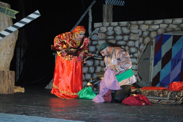 Sumqayıt Dövlət Dram Teatrı yeni ilə hazırlaşır (FOTO)