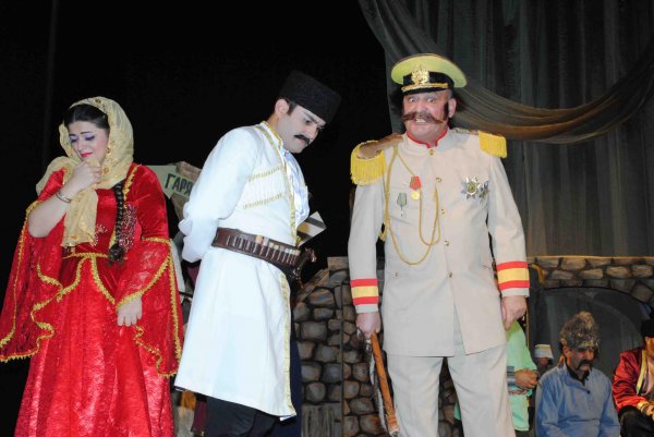Sumqayıt Dövlət Dram Teatrı yeni ilə hazırlaşır (FOTO)