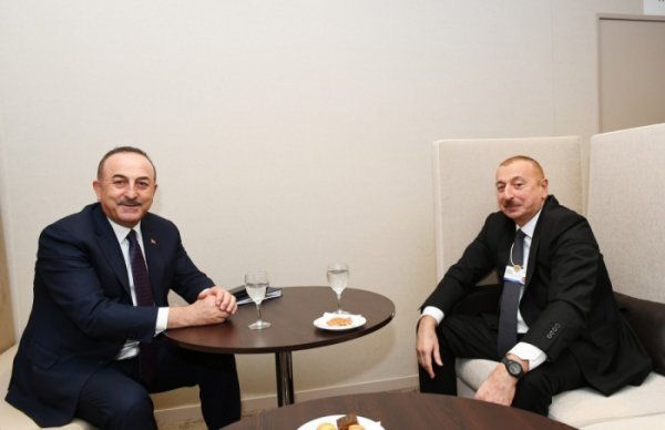 İlham Əliyev Davosda Mövlud Çavuşoğlu ilə görüşdü