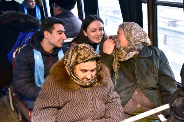 Deputatlığa namizəddən maraqlı addım: Sumqayıt-Giləzi avtobusunda seçicilərinin müraciətlərini dinlədi (FOTOLAR)