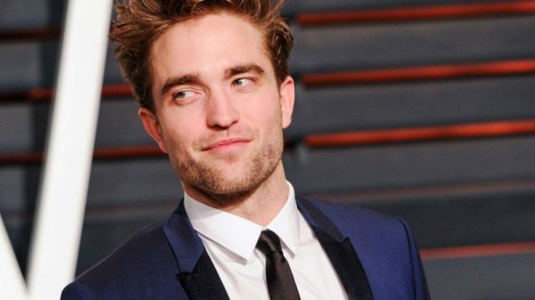 Robert Pattinson dünyanın ən yaraşıqlı adamı seçildi