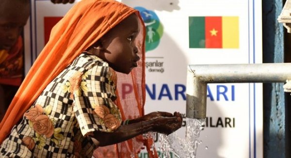 Aktrisa evini satıb Afrikada su quyuları açdırdı