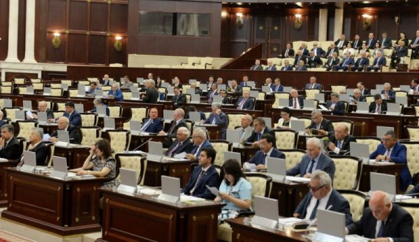 Parlamentin tərkibindəki pensiya yaşına çatan deputatlar — SİYAHI