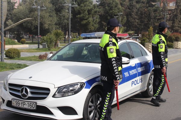 Sumqayıt yol polisi qadınları belə təbrik etdi - FOTOLAR