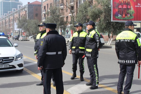 Sumqayıt yol polisi qadınları belə təbrik etdi - FOTOLAR