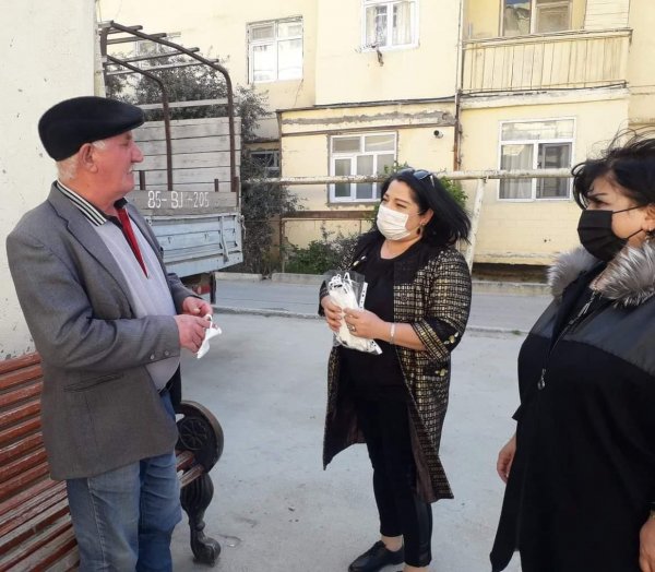 Sumqayıt Regional Mədəniyyət İdarəsi tibbi maska paylayır - FOTOLAR