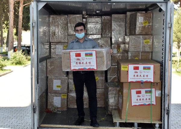 Çinin daha bir şəhəri Sumqayıta tibbi yardım göndərdi - FOTOLAR